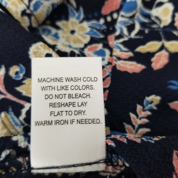 Westport 1X Blue Floral Bell Sleeve V-Neck - Picture 8 of 8